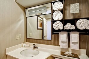 Free toiletries, hair dryer, towels - Courtyard By Marriott Cape Cod Hyannis (Hyannis)