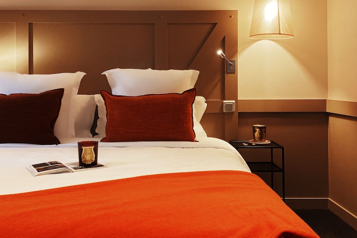 Chambre triple Confort | Articles de minibar gratuits, coffre-fort, décor unique