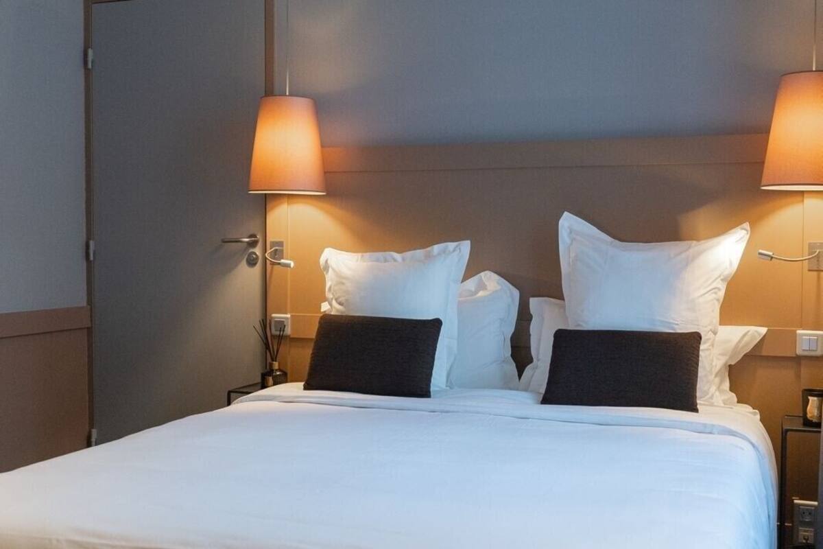 standard room | free minibar, in-room safe, individually decorated