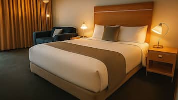 Habitación doble Deluxe | Caja de seguridad en la habitación y espacio para trabajar con laptop