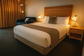 Queen Room | In-room safe, laptop workspace, iron/ironing board, cribs/infant beds - The Heritage Bendigo (Golden Square)
