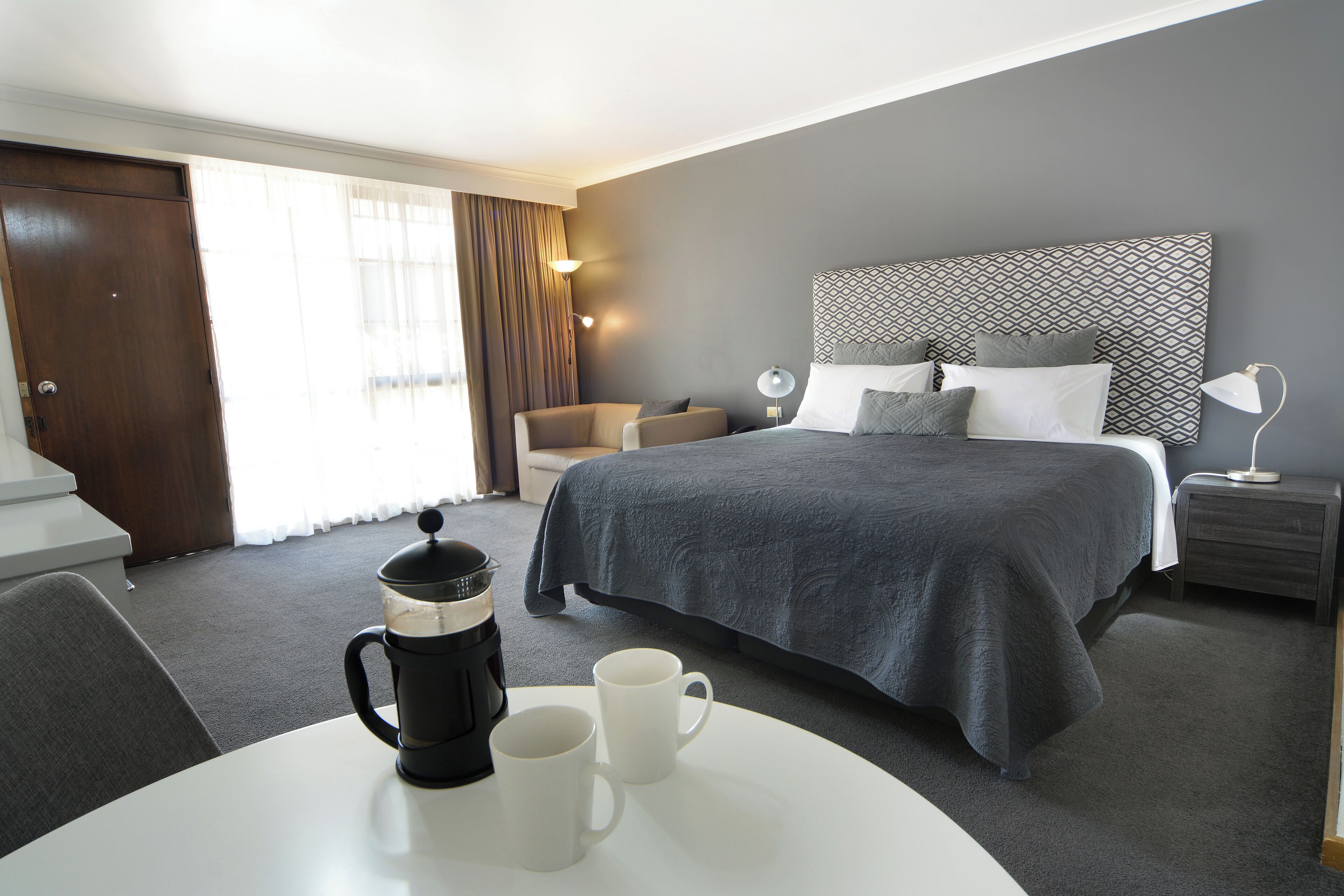 Executive Room, 1 King Bed | In-room safe, laptop workspace, iron/ironing board, cots/infant beds