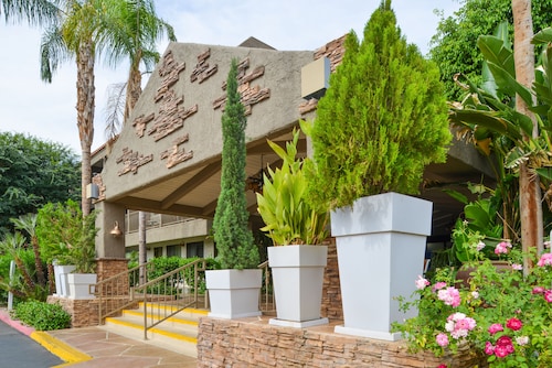 Holiday Inn Express Palm-Desert by IHG