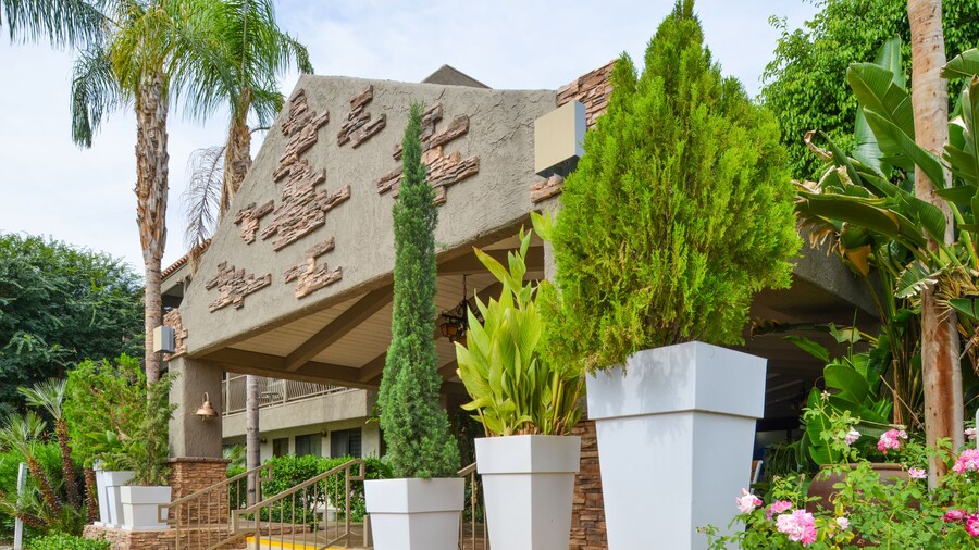 Holiday Inn Express Palm-Desert by IHG