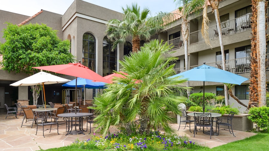 Holiday Inn Express Palm-Desert by IHG