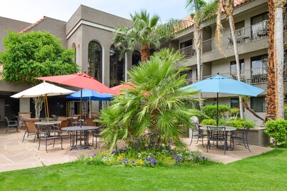 Holiday Inn Express Palm-Desert by IHG