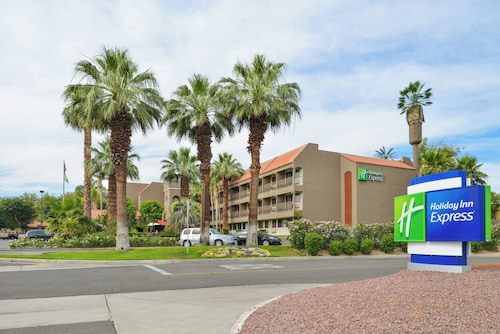 Holiday Inn Express Palm-Desert by IHG