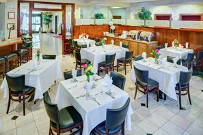 Breakfast and dinner served - Lake Natoma Inn (Folsom)
