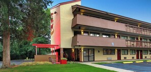 Exterior - Red Roof Inn PLUS+ Atlanta - Buckhead  (Atlanta)
