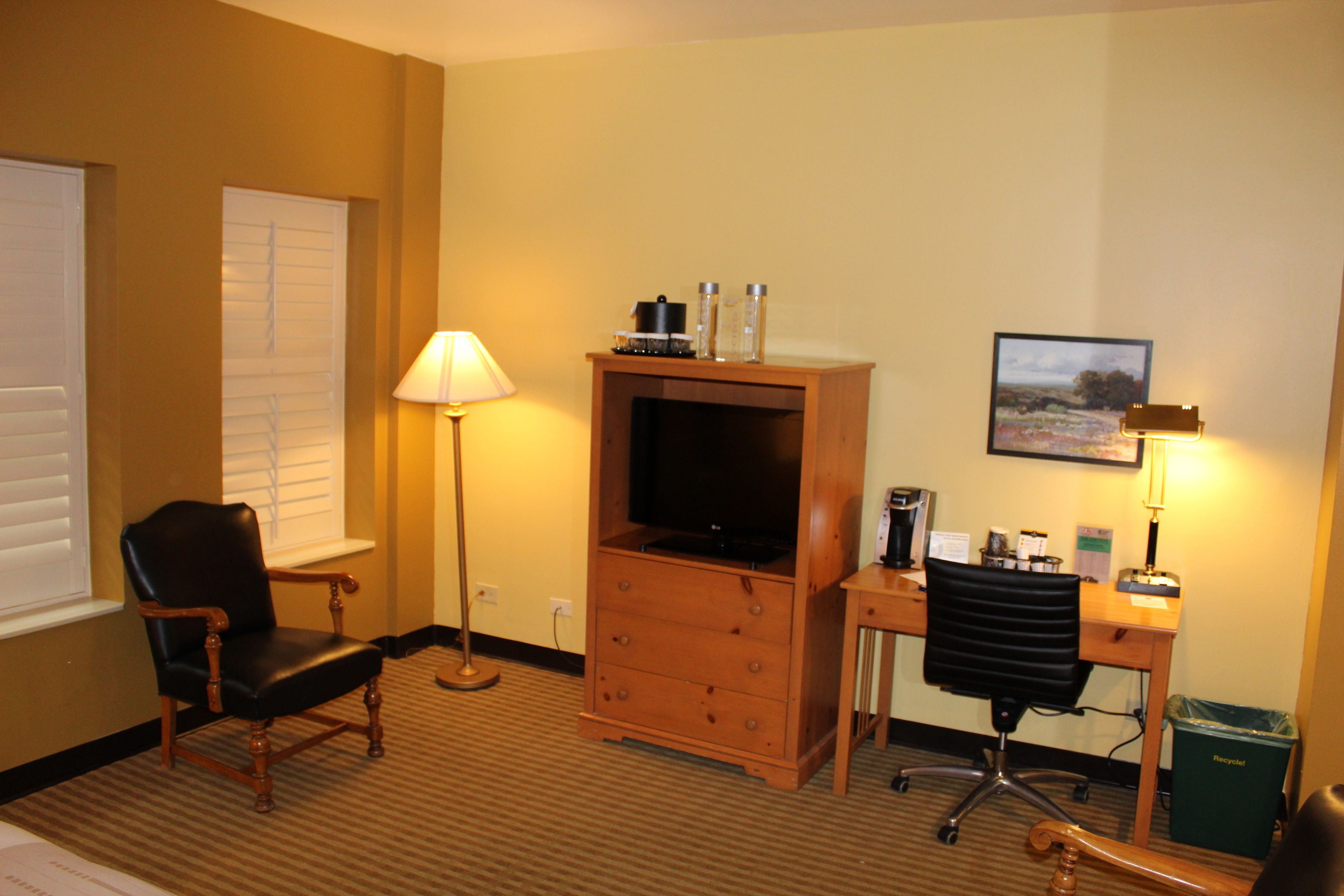 standard room, 1 queen bed | desk, iron/ironing board, free wifi, bed sheets