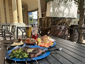 Lunch, dinner served; American cuisine, alfresco dining