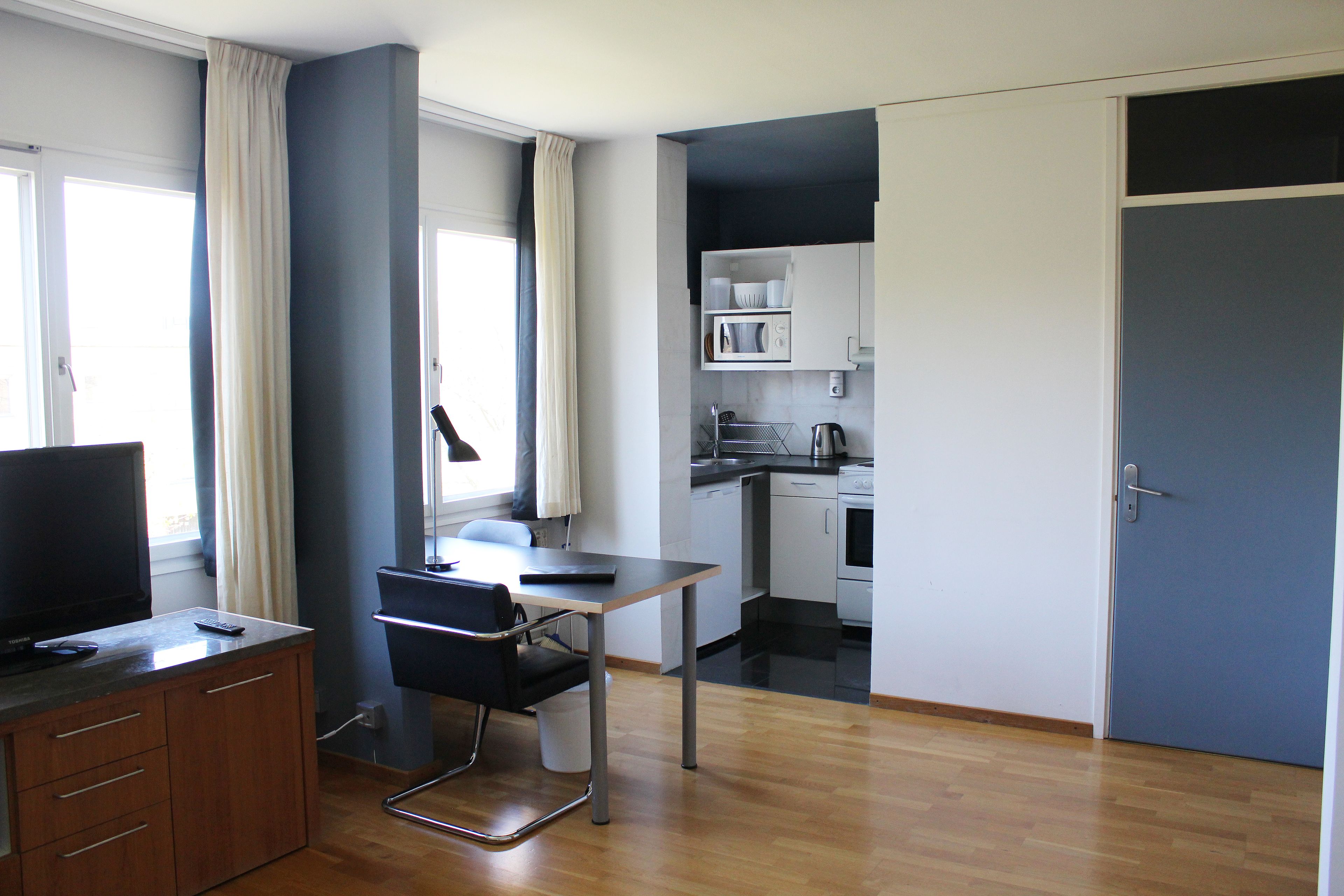 Studio, Half board | In-room safe, desk, blackout drapes, free WiFi