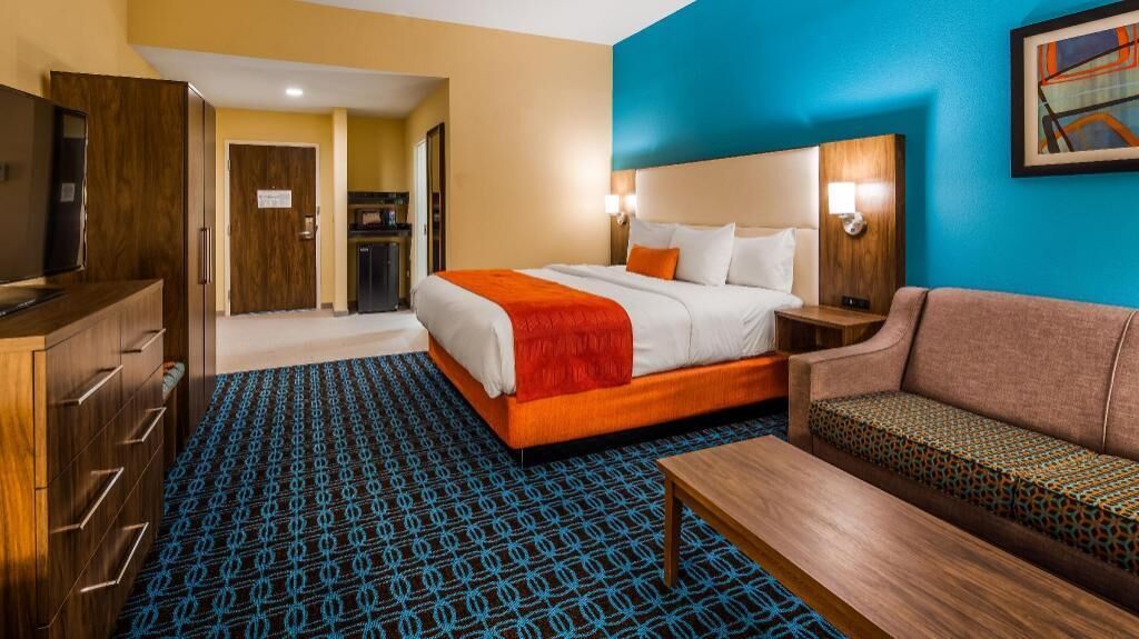 In-room safe, desk, laptop workspace, iron/ironing board