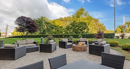 Best Western Plus North Shore Hotel