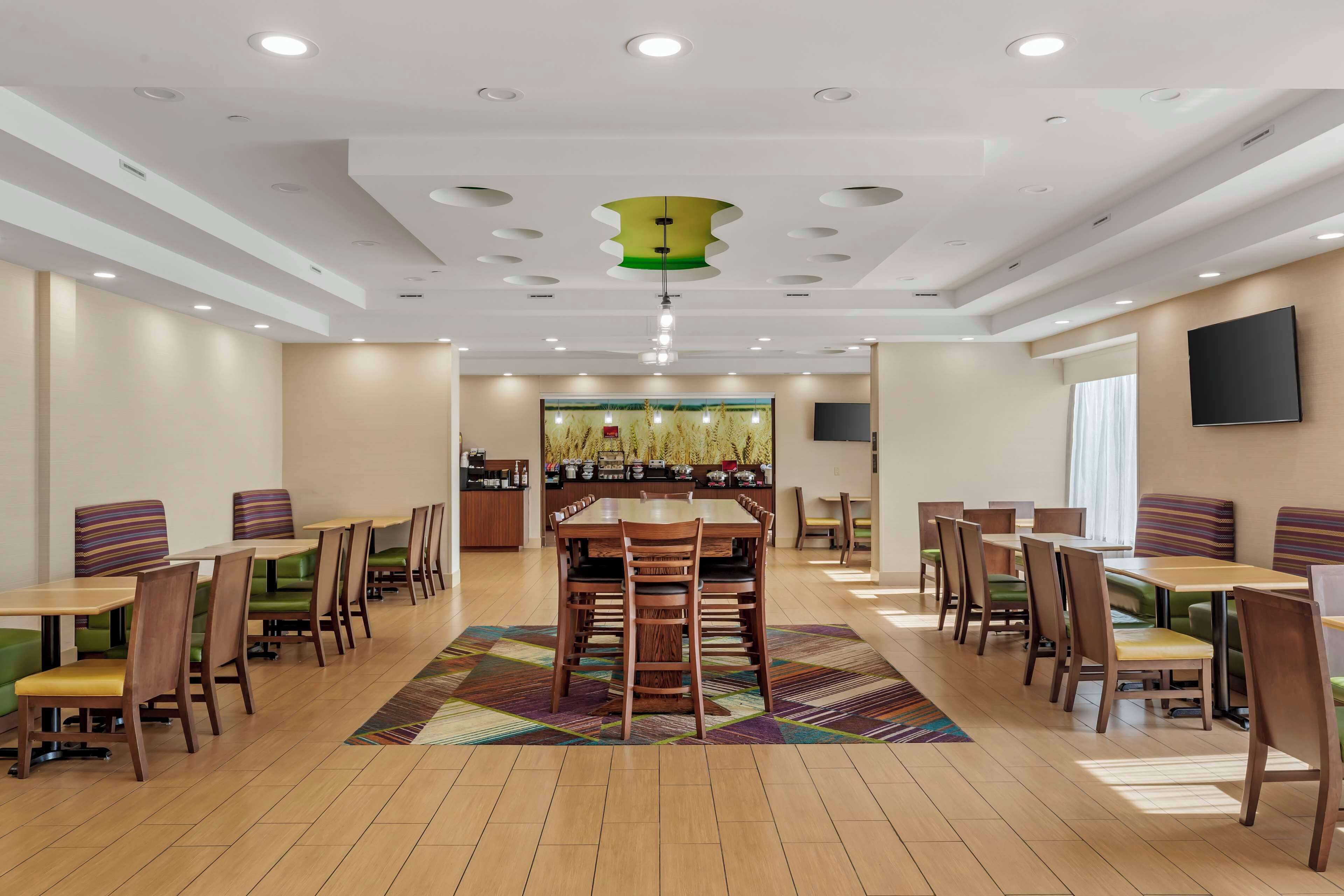 free daily on-the-go breakfast