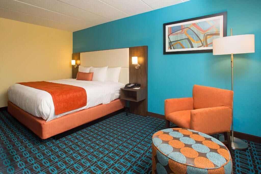 In-room safe, desk, laptop workspace, iron/ironing board