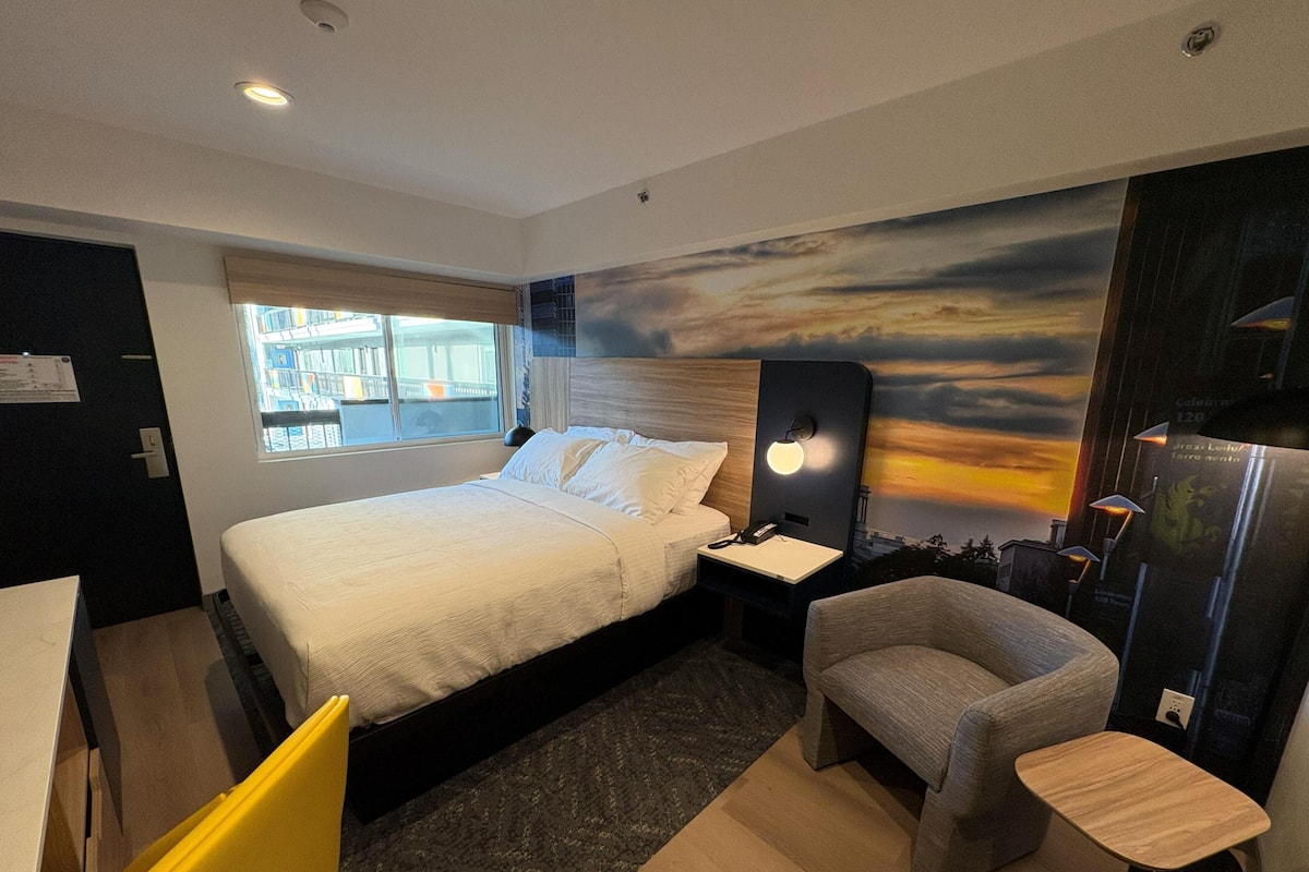 Standard Room, 1 Double Bed, Non Smoking (Walk-in Shower;Pet Friendly) | Premium bedding, desk, iron/ironing board, free wired internet