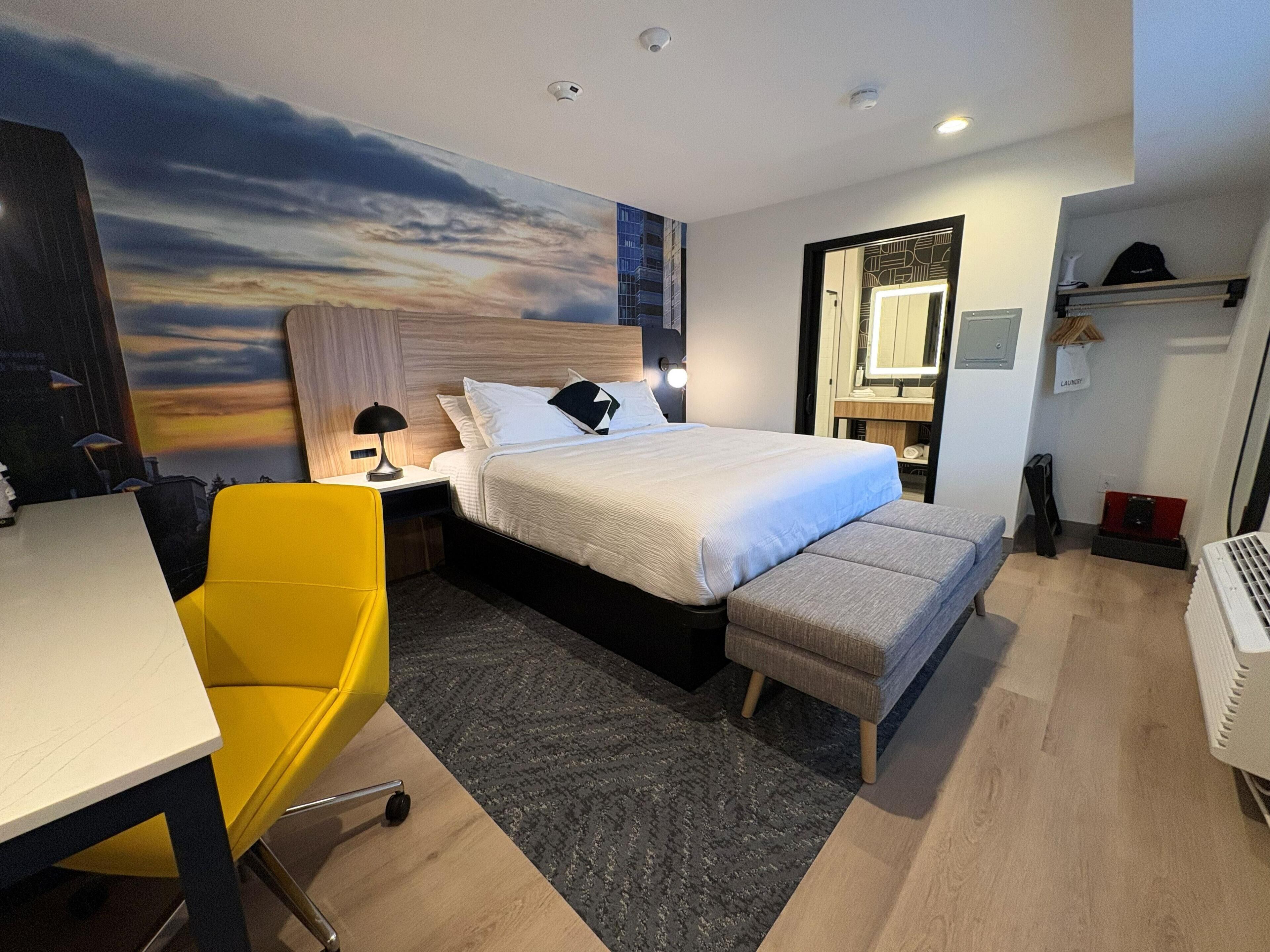 スタンダード ルーム ダブルベッド 1 台 禁煙 (Walk-in Shower) | 高級寝 具、デスク、アイロン / アイロン台、有線インターネットアクセス (無料)