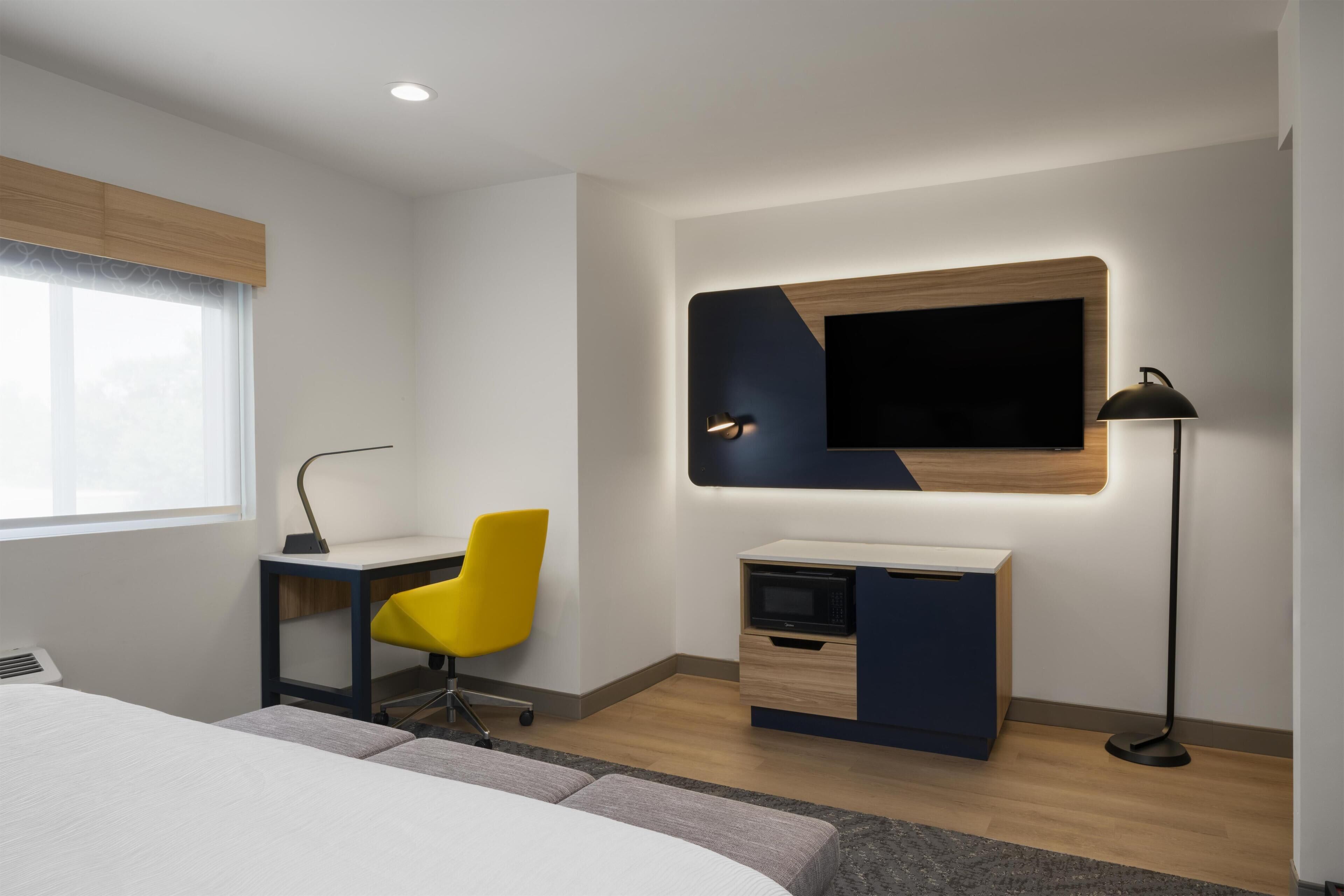 Standard Room, 1 King Bed, Accessible, Bathtub | Premium bedding, desk, iron/ironing board, free wired internet