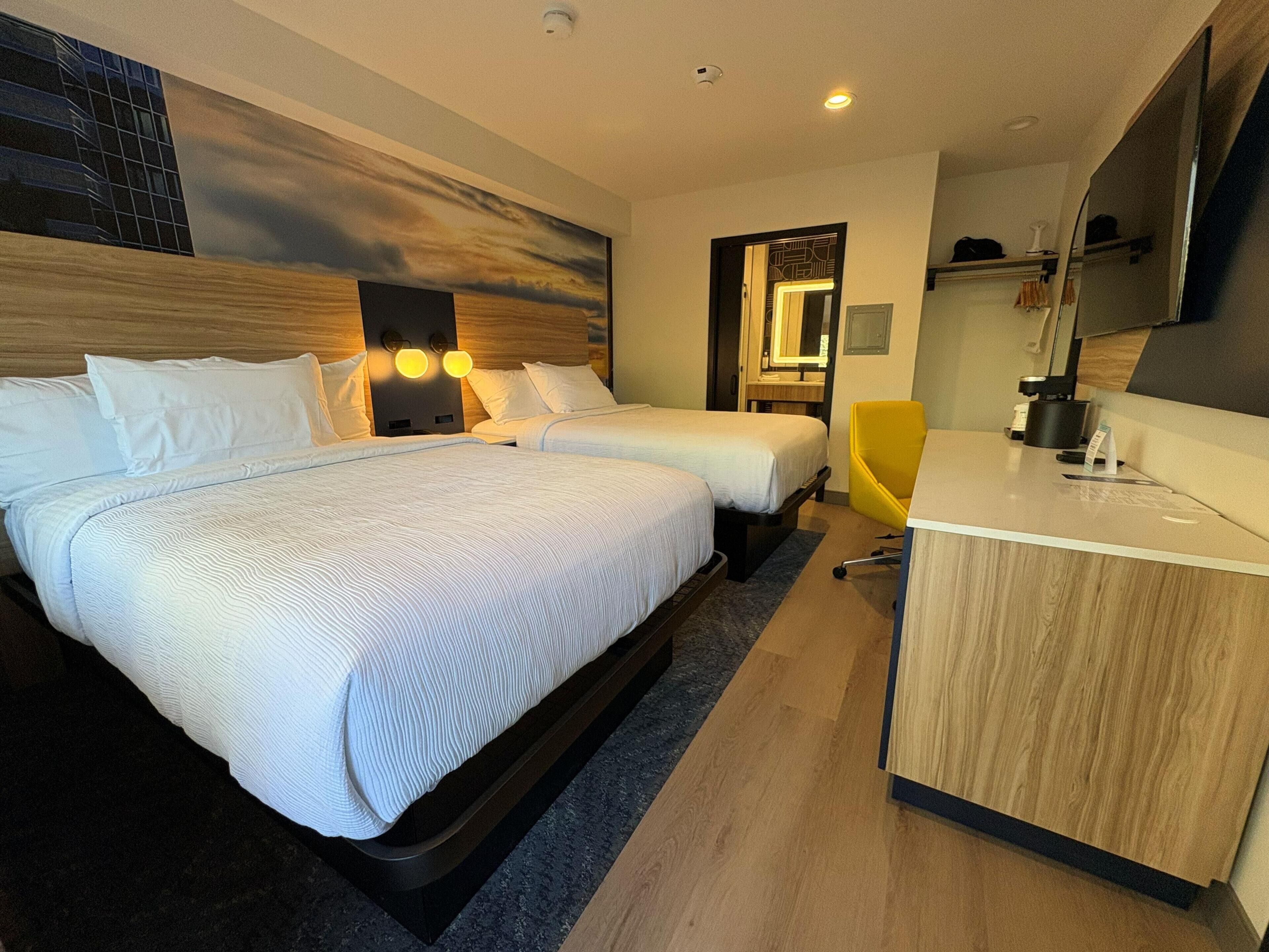 スタンダード ルーム ダブルベッド 2 台 禁煙 (Walk-in Shower;Pet Friendly) | 高級寝具、デスク、アイロン / アイロン台、有線インターネットアクセス (無料)