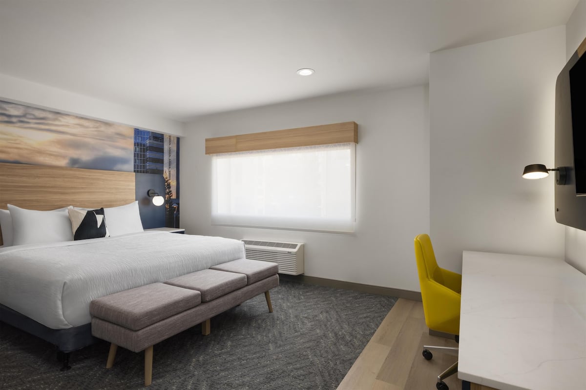 Standard Room, 1 King Bed, Accessible, Non Smoking | Premium bedding, desk, iron/ironing board, free wired internet