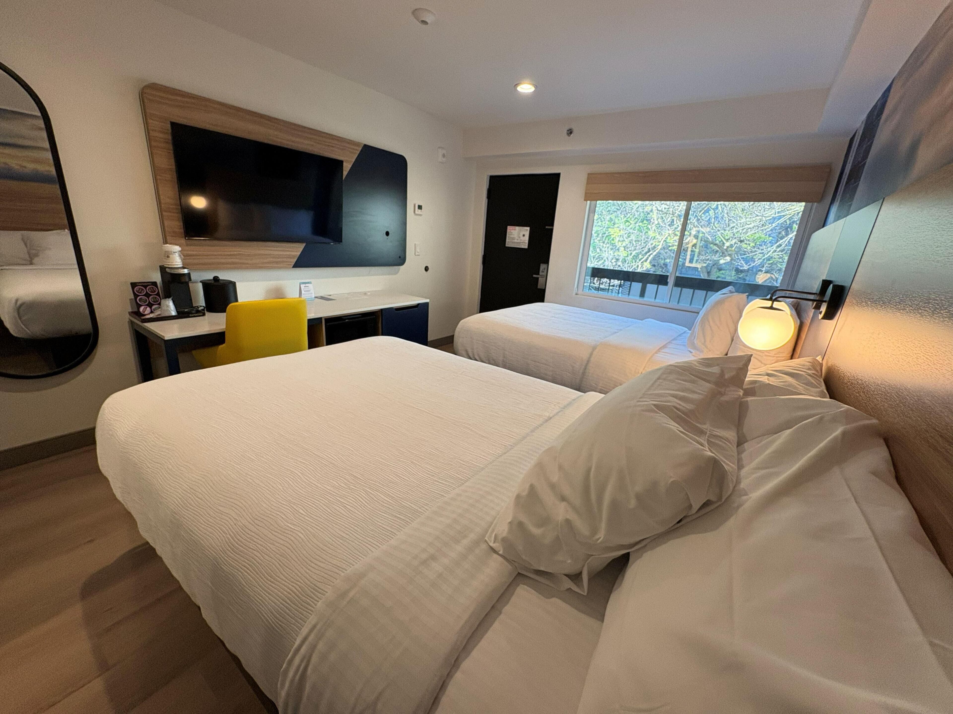 スタンダード ルーム ダブルベッド 2 台 バリアフリー 禁煙 | 高級寝具、デスク、アイロン / アイロン台、有線インターネットアクセス (無料)