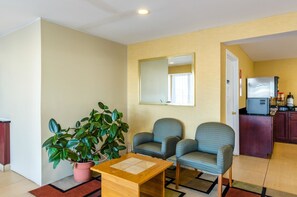 Lobby - FairBridge Inn Express (Pittsfield)