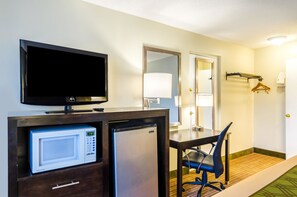 Standardzimmer, 1 King-Bett, Nichtraucher | Schreibtisch, Bügeleisen/Bügelbrett, kostenloses WLAN, Bettwäsche