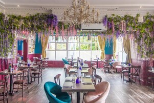 Desayuno completo todos los días (con cargo)