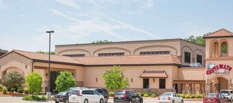 Ramada Tropics Resort & Conf Center by Wyndham Des Moines