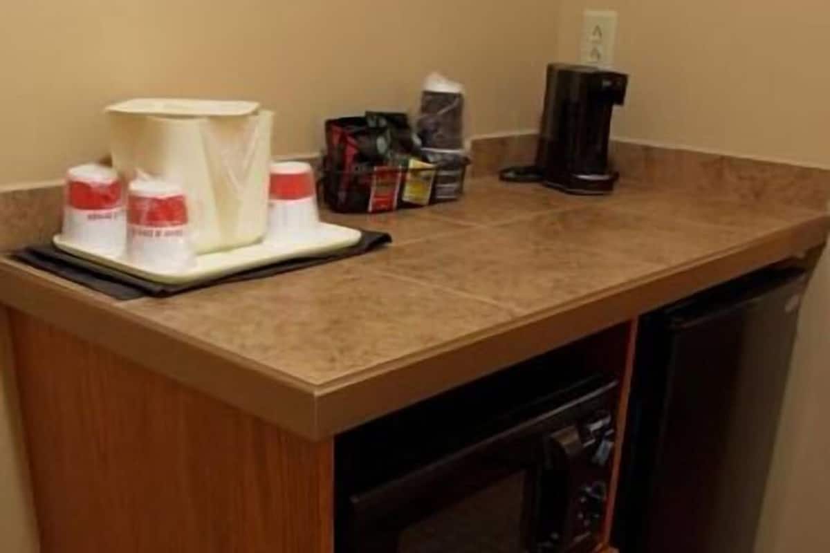 Private kitchen | Coffee/tea maker, fridge, microwave