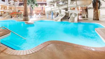 Kolam renang tertutup