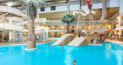 Ramada Tropics Resort & Conf Center by Wyndham Des Moines