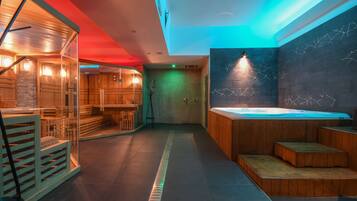 Espace de soins pour les couples, sauna, bain à remous, hammam, massages