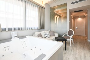 Suite Panoramique, bain à remous (Jacuzzi)
