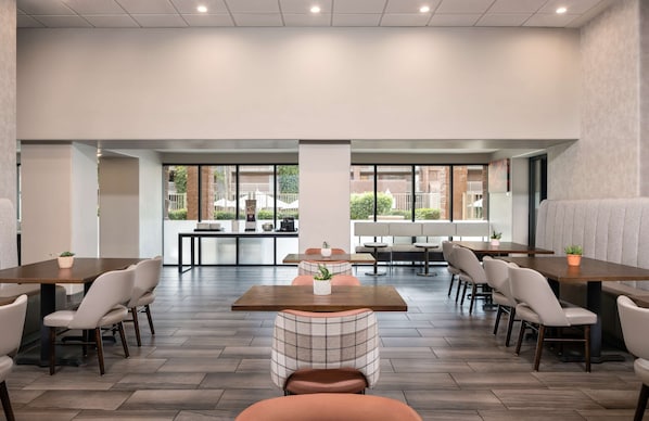 Petit déjeuner buffet compris tous les jours