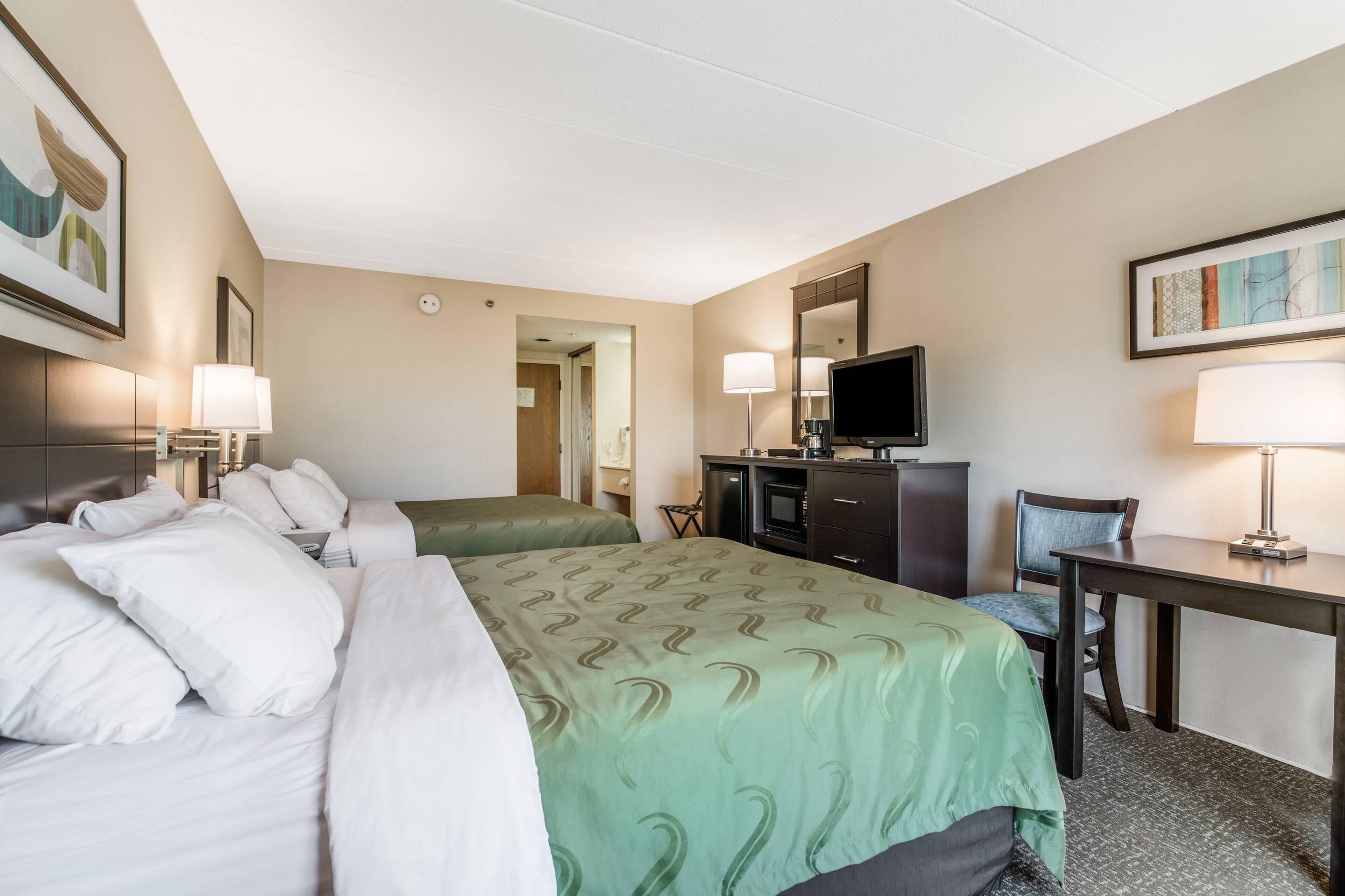 Habitación estándar, 2 camas de matrimonio, no fumadores | Ropa de cama de alta calidad y edredones de plumas