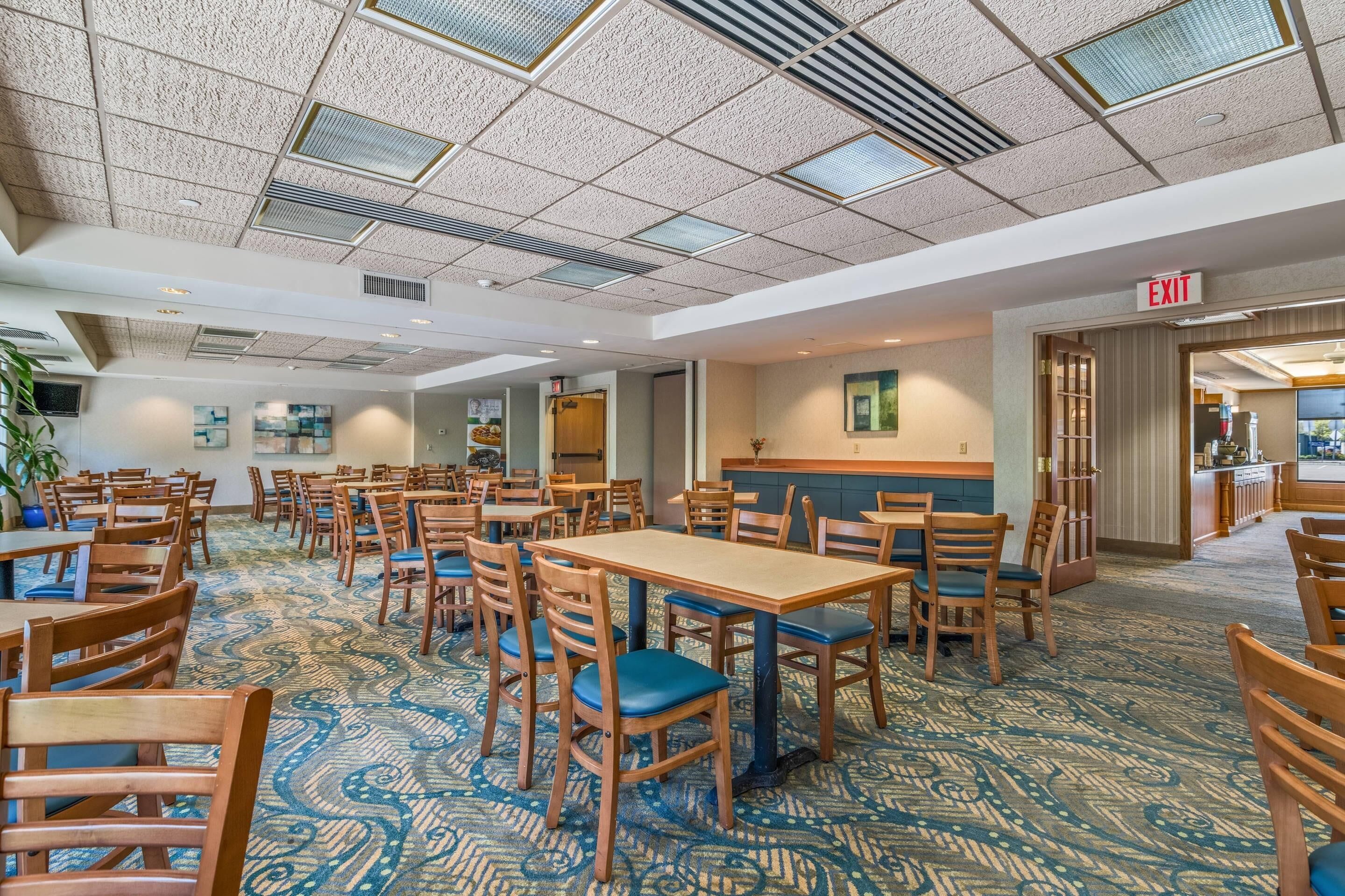 Café da manhã com buffet grátis todos os dias