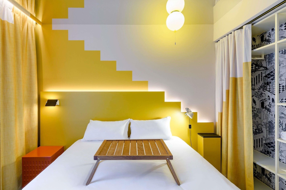 Ropa de cama de alta calidad y escritorio