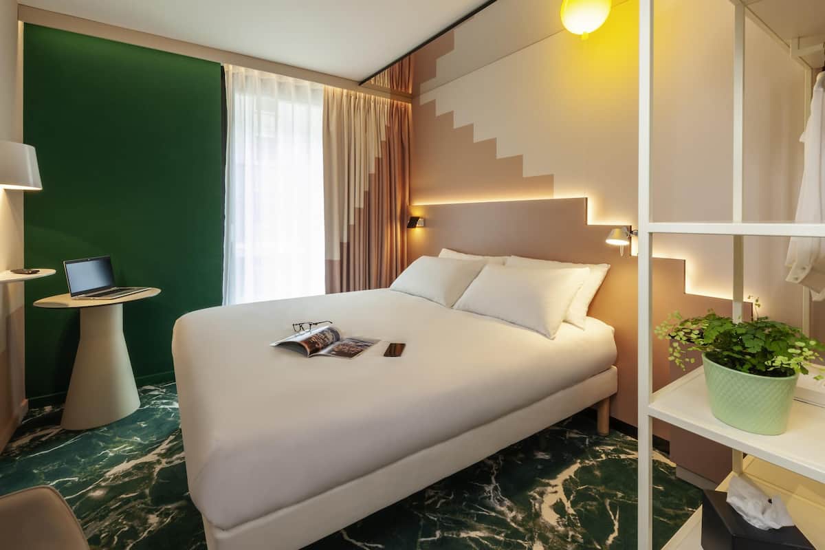 Doppia Standard, 1 letto matrimoniale | Biancheria da letto di alta qualità, una scrivania, postazione laptop