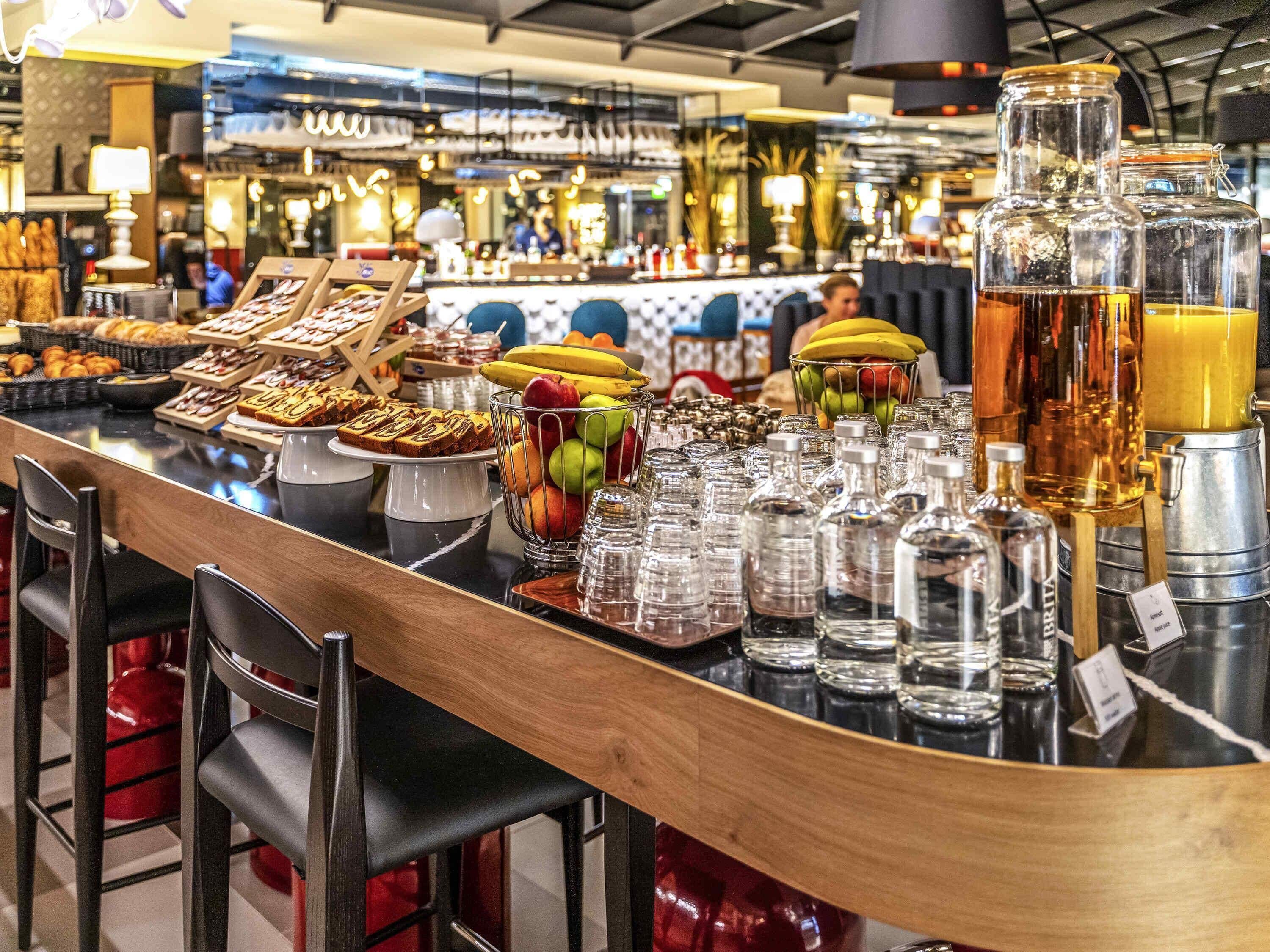 Petit déjeuner buffet (24 CHF par personne)