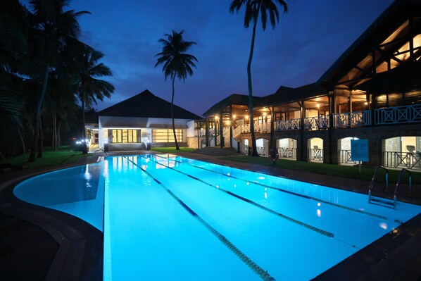 2 outdoor pools, pool umbrellas, pool loungers