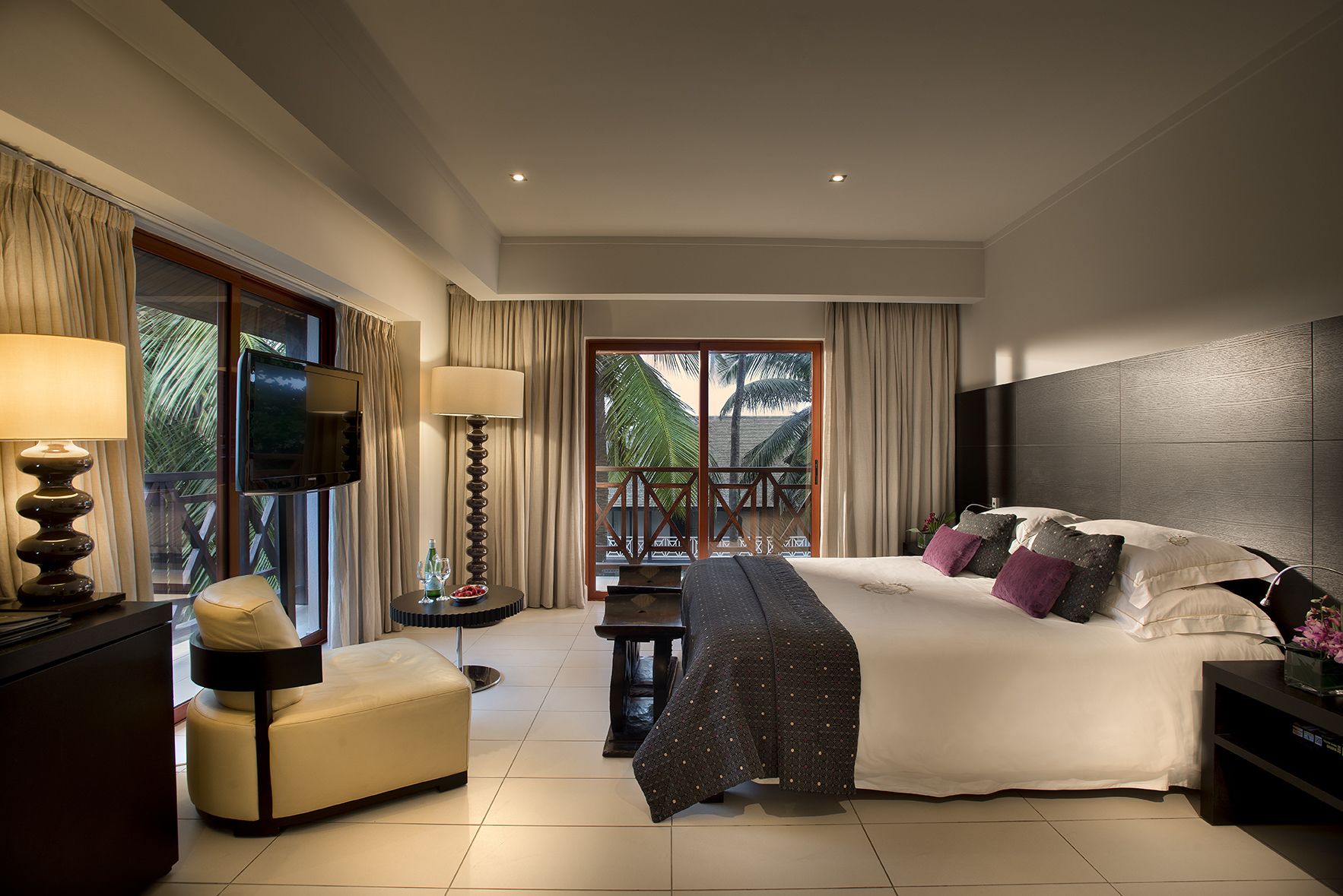 premium bedding, free minibar, in-room safe, desk