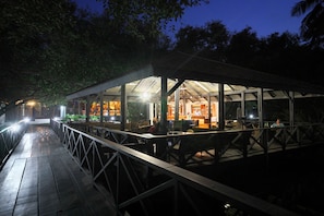 Bar (en la propiedad)