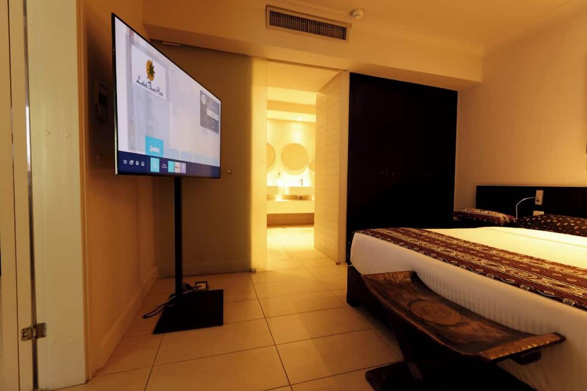 Superior Suite | Premium bedding, minibar (free items), in-room safe, desk