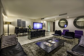 Presidential Suite | Living area | 55-inch LED TV with satellite channels, TV