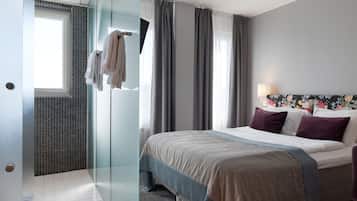 Standard dubbelrum eller tvÄbÀddsrum | Minibar, vÀrdeförvaringsskÄp pÄ rummet och skrivbord