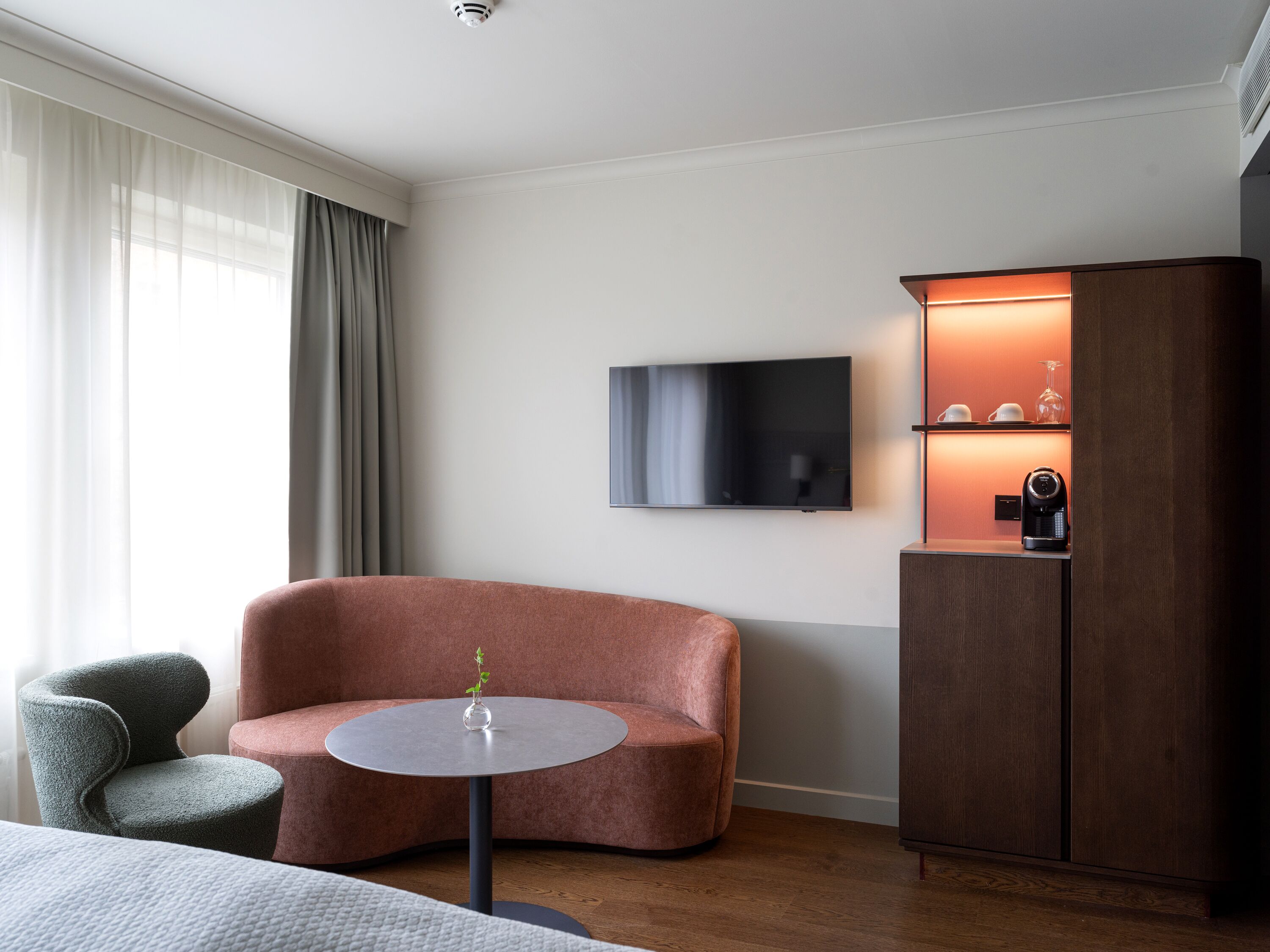 premium large | minibar, in-room safe, desk, laptop workspace