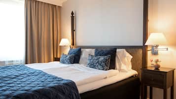 Suite | Minibar, in-room safe, desk, laptop workspace