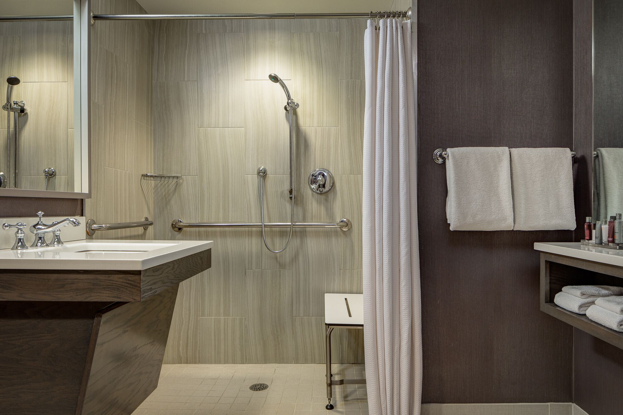 combined shower/bathtub, eco-friendly toiletries, hair dryer, towels